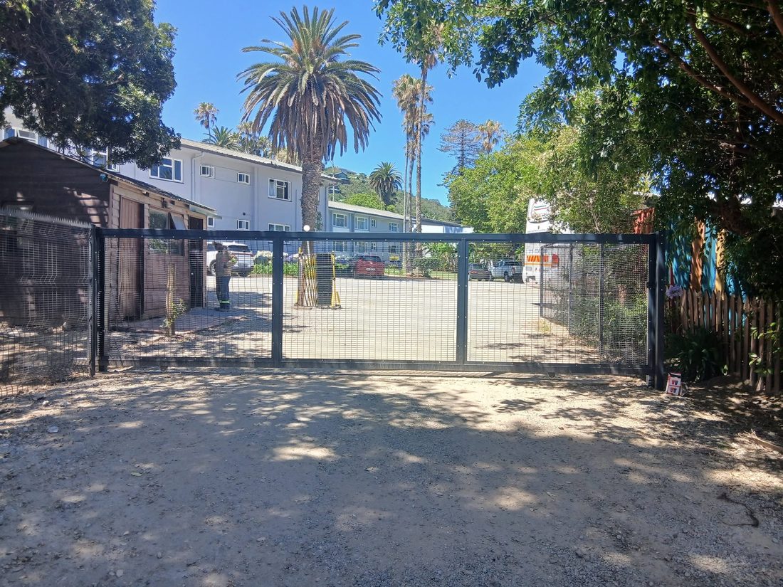 Clearview Fence & Gates — Wilderness Hotel