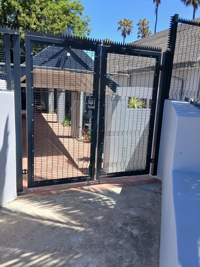 Clearview pedestrian gates with anti-climb spikes, Wilderness Hotel