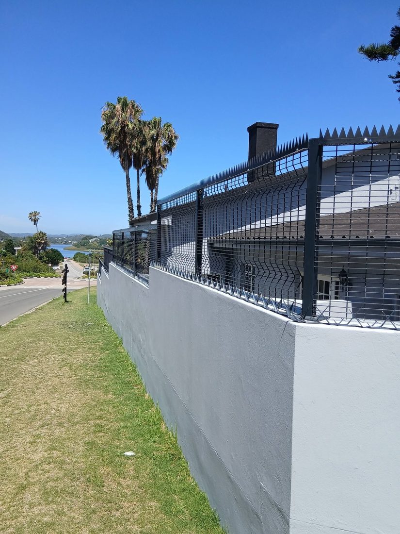 Clearview fence with spike topping and lagoon views, Wilderness